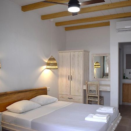 Κalamitsi Rooms & Apartments Kímolos Exterior foto